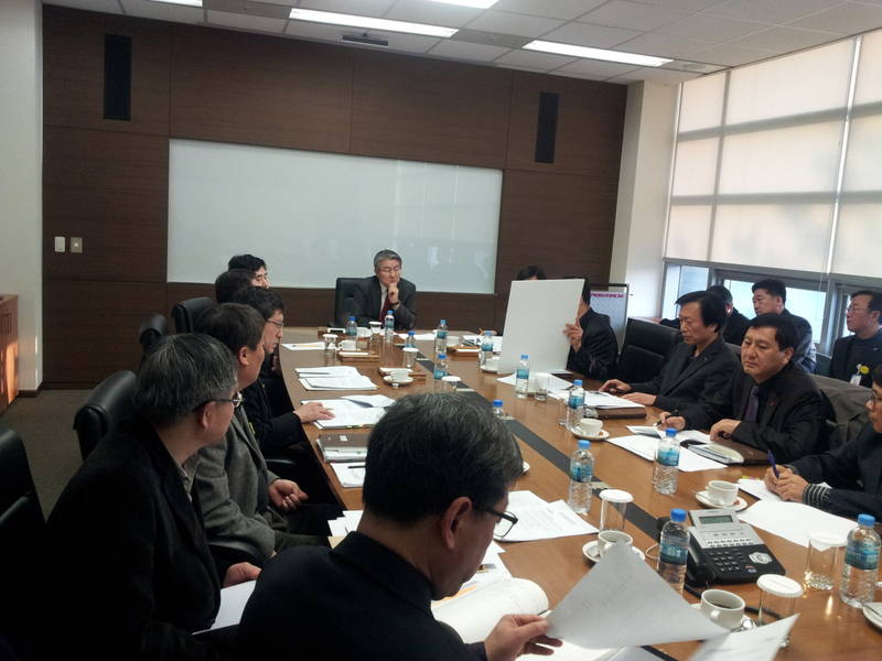 박승호 포항시장과 실무과장으로부터 각 부서 업무를 보고 받고....