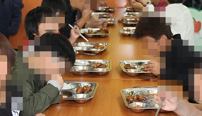 : 아동들의 식사 자료사진