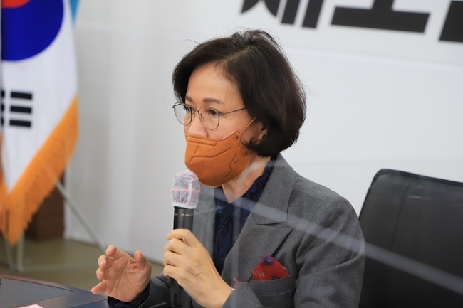 이인선 전 대구 수성을 당협위원장이 국민의힘 최고위원회의 결정에 부당한 조치라며 법정 대응을 할것 임을 밝히고 있다 .