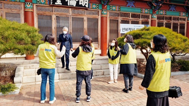 대구 중구 여성친화도시 구민참여단(단장 정현이)은 지난 25일 대구향교의 공중화장실 불법촬영 카메라 탐지 및 점검으로 ‘2022년 안심보안관’활동을 시작했다.