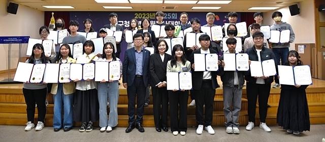 대구행복진흥원이 최근 시청 동인청사에서 제25회 대구청소년자원봉사대회 시상식을 가졌다.