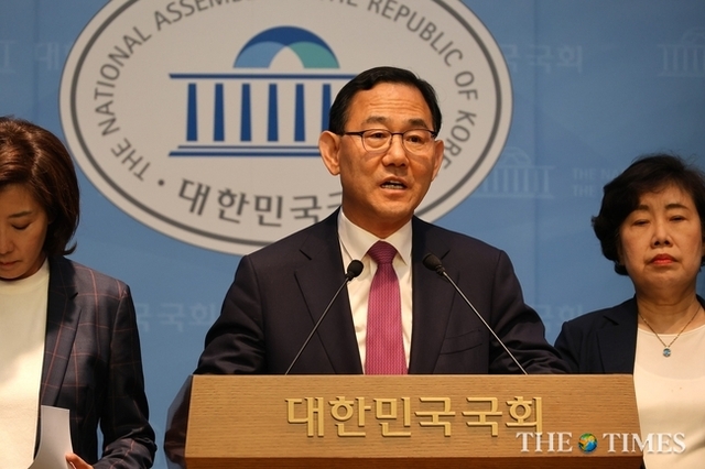 주호영 “서울고법, 권력에 무너졌다…판사들 사표 내야”