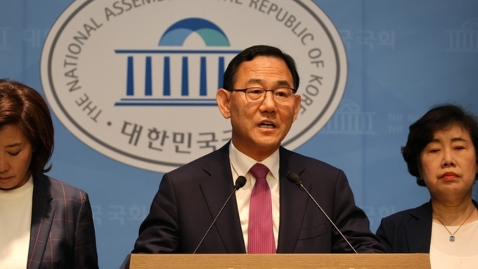주호영 “서울고법, 권력에 무너졌다…판사들 사표 내야”