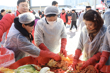 국민의힘 경북도당, 송년보고회·김장담그기 행사 개최…소외계층에 온정 전달